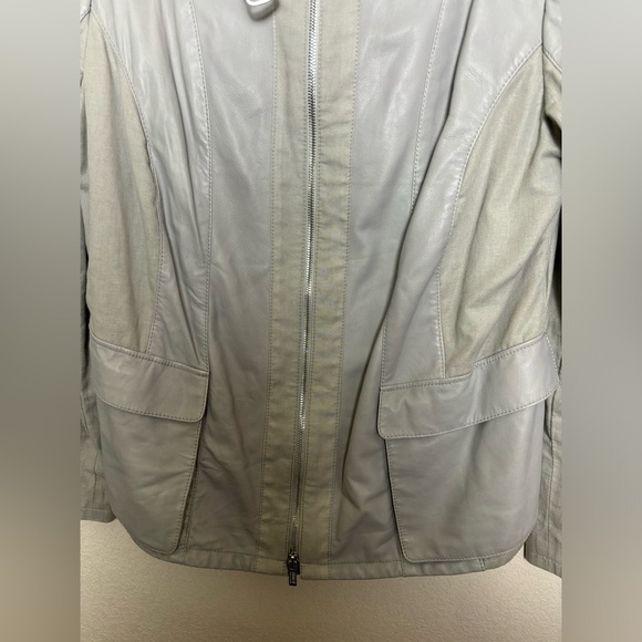 Vintage Armani Collezioni Gray Lambskin Leather and Flax Cropped Moto Jacket 14 - Picture 5 of 13